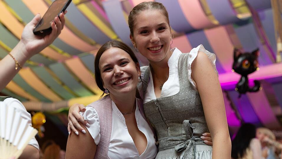 Die Partybilder vom Samstag, 8. August, aus dem Festzelt Wenisch. Die Partybilder vom Samstag, 8. August, aus dem Festzelt Wenisch.