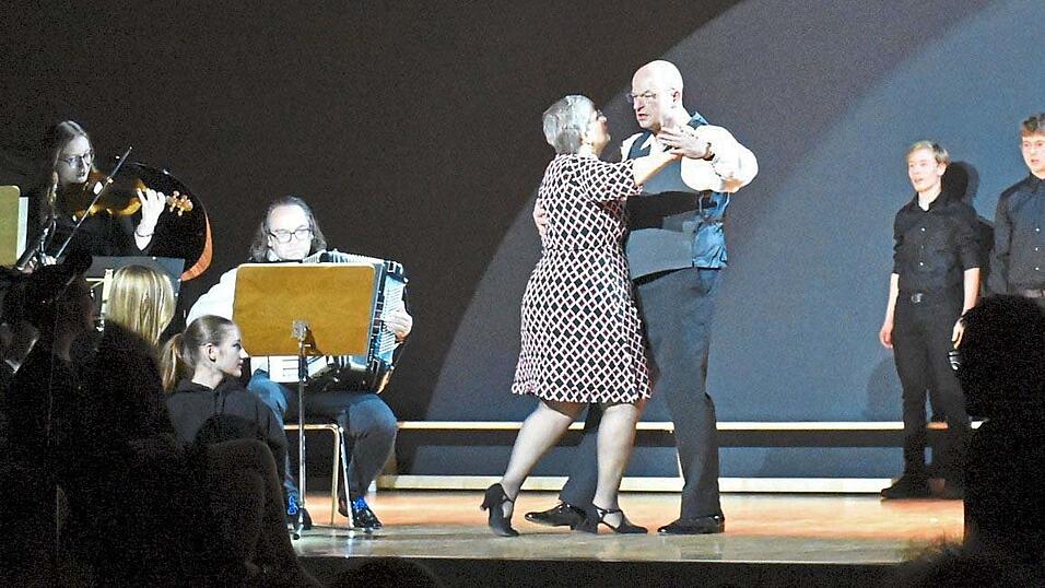 Die Bigband überraschte mit ihrem weichen und samtigen Sound. Die Bigband überraschte mit ihrem weichen und samtigen Sound.