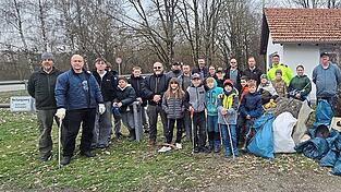 Insgesamt waren 83 Vereinsmitglieder - darunter 18 Jugendliche - rund f&uuml;nf Stunden ehrenamtlich im Einsatz und reinigten vier Gew&auml;sserbereiche, darunter auch einen Teil des Donau-Ufers im Stadtgebiet, von groben Verschmutzungen.