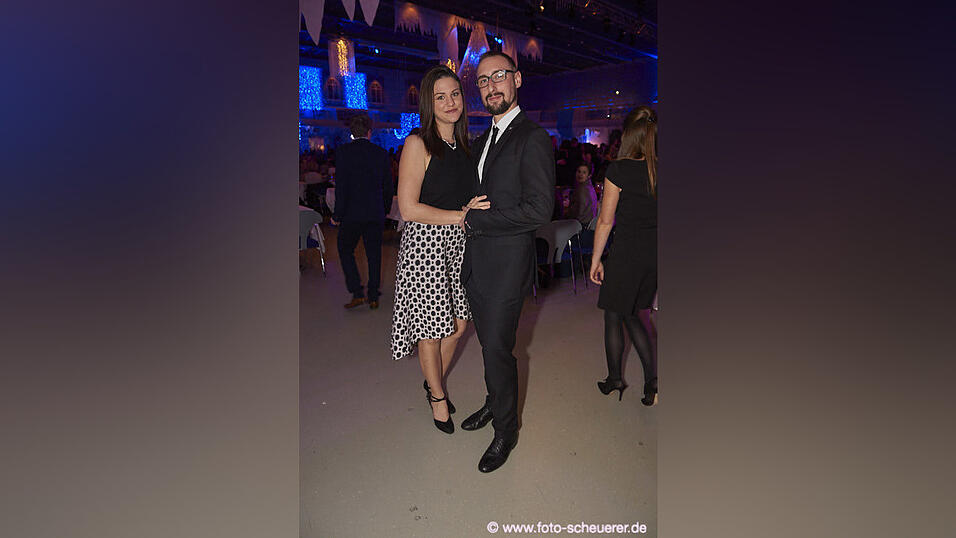 Die Metzgerzunft hat am Samstagabend in die Joseph-von-Fraunhofer-Halle eingeladen. Die Metzgerzunft hat am Samstagabend in die Joseph-von-Fraunhofer-Halle eingeladen.