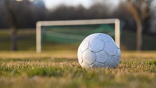 Die Staatsanwaltschaft München II ermittelt wegen Missbrauchsverdacht im Umfeld eines Fußballvereins. (Symbolbild) Die Staatsanwaltschaft München II ermittelt wegen Missbrauchsverdacht im Umfeld eines Fußballvereins. (Symbolbild)