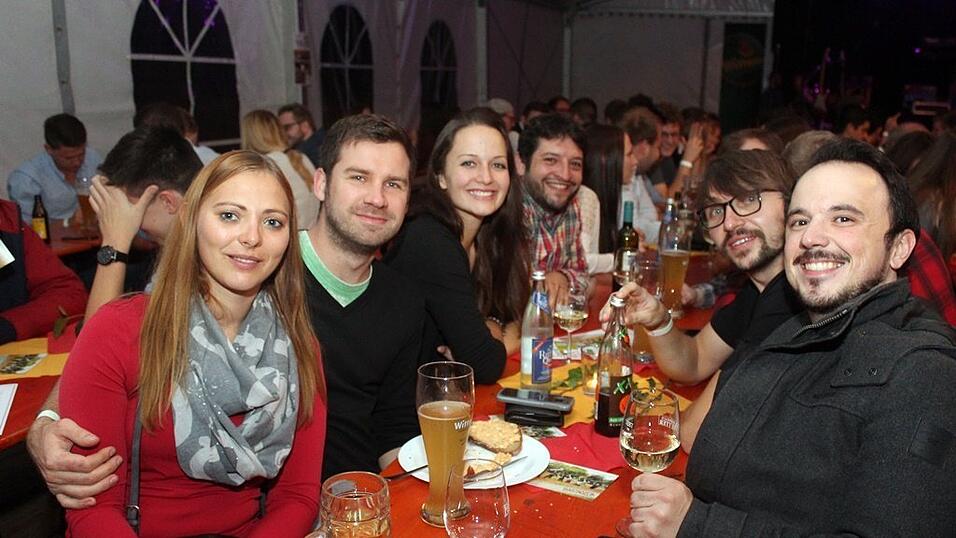 Die besten Bilder vom Wein- und Wei&szlig;bierfest des Burschenvereins Arth und der M&auml;dchengruppe.