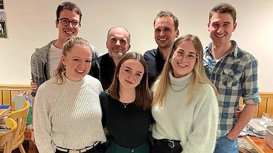 Die neue Vorstandschaft, hinten von links: Tobias Gutbrodt, Hubert Wittmann, Michal Kirchinger und Sebastian Putz, vorn Veronika Prockl, Carla Schmidt und Samina Birk.