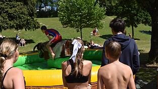 &bdquo;Bull-Riding&ldquo; war eine anspruchsvolle, sportliche, aber zugleich sehr lustige Station.