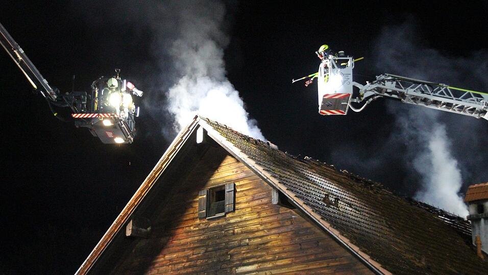 Ein Großaufgebot der Feuerwehr war im Einsatz. Ein Großaufgebot der Feuerwehr war im Einsatz.