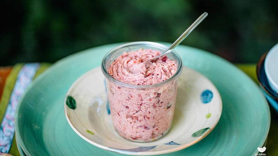 Die fruchtige Dirndl-Butter lässt sich gut aufbewahren und einfrieren.