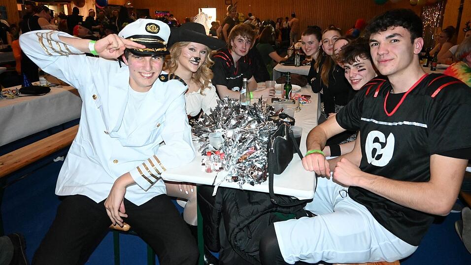 Feierlustige Gymnasiasten waren aus Mainburg gekommen.