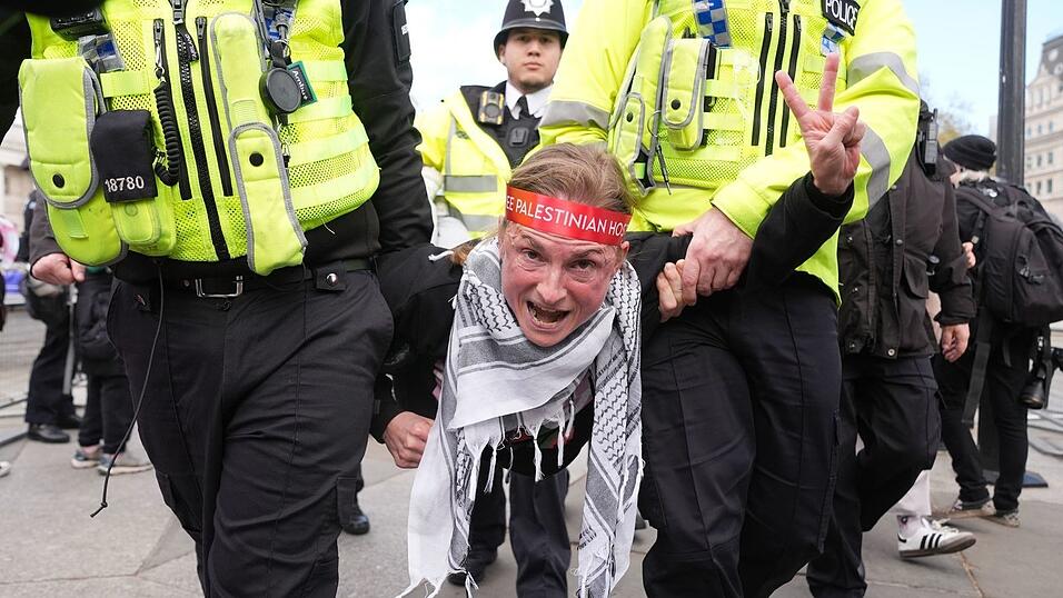 Bei der Demo in London gab es Hunderte Festnahmen.