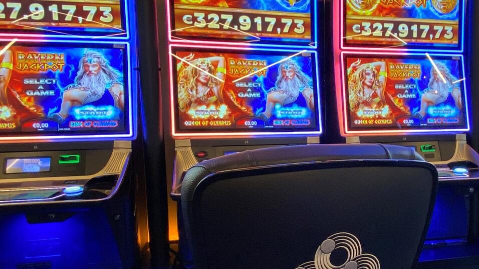 Ein Gast aus der Oberpfalz hat am Valentinstag in der Bad Kötztinger Spielbank den Bayern-Jackpot geknackt. Ein Gast aus der Oberpfalz hat am Valentinstag in der Bad Kötztinger Spielbank den Bayern-Jackpot geknackt.