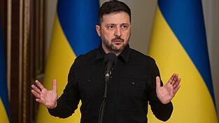 Der ukrainische Pr&auml;sident Selenskyj will am Donnerstag eine Entscheidung zu m&ouml;glichen weiteren Schritten treffen.