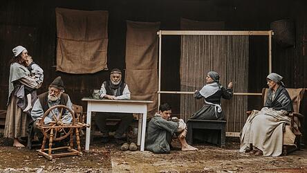 Familie Baumert repräsentiert 'Die Weber' in der gleichnamigen Neuproduktion der Waldfestspiele Bad Kötzting. Premiere ist am 27. Juli.