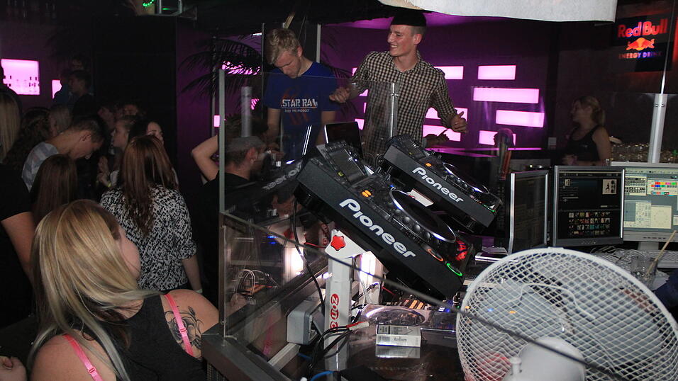 Mit dem DJ steht und fällt die Stimmung. Mit dem DJ steht und fällt die Stimmung.