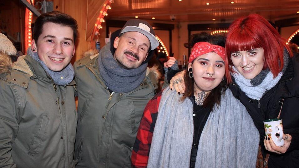 Der Christkindlmarkt und die Weihnachtspyramide geh&ouml;ren in der Adventszeit zu den beliebtesten Treffpunkten in Landshut.
