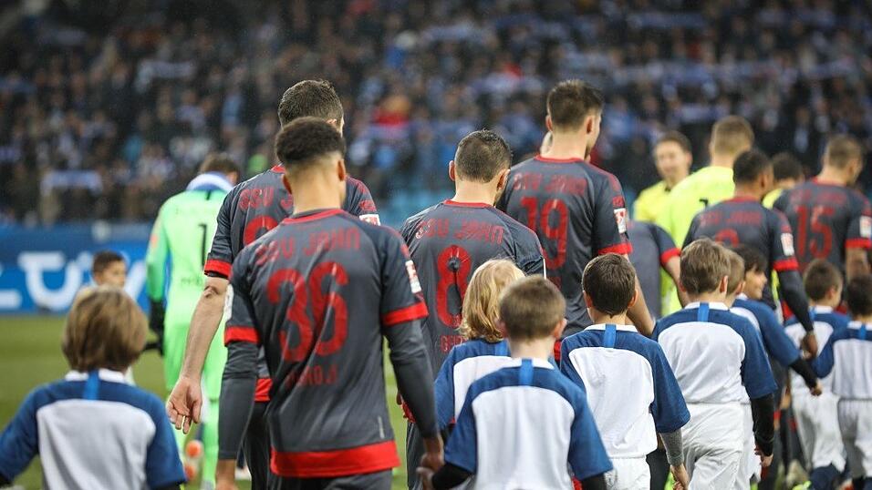 Der SSV Jahn Regensburg gewinnt das letzte Spiel des Jahres in Bochum. Der SSV Jahn Regensburg gewinnt das letzte Spiel des Jahres in Bochum.