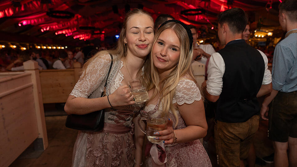 Die Partybilder vom Freitag, 18. August 2023, aus dem Festzelt Reisinger. Die Partybilder vom Freitag, 18. August 2023, aus dem Festzelt Reisinger.