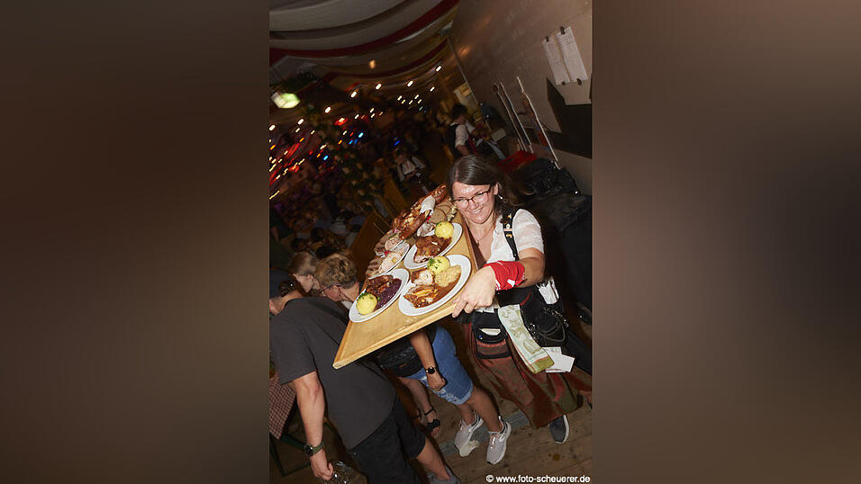 Die Partybilder vom Freitag, 8. August, aus dem Festzelt Lechner. Die Partybilder vom Freitag, 8. August, aus dem Festzelt Lechner.