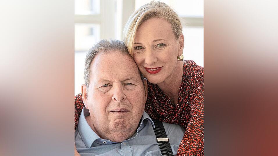 Ottfried Fischer und Simone Brandlmeier haben geheiratet. Das Foto stammt aus dem vergangenen Jahr. Die Bildrechte für die Hochzeit vergab Fischer an eine Boulevardzeitung. Ottfried Fischer und Simone Brandlmeier haben geheiratet. Das Foto stammt aus dem vergangenen Jahr. Die Bildrechte für die Hochzeit vergab Fischer an eine Boulevardzeitung.