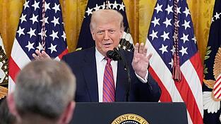 Trump verklagt das 'Wall Street Journal'.