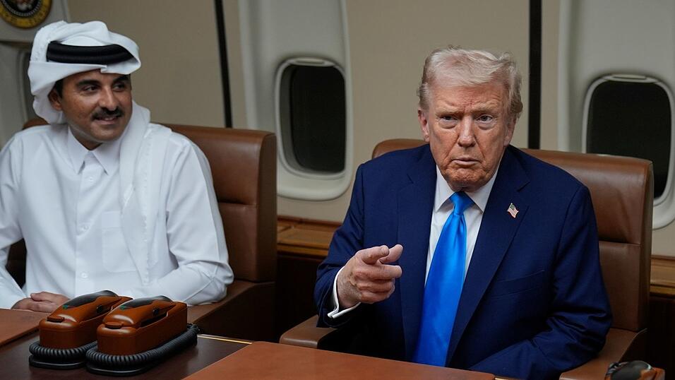 Trump stellte beim Tankstopp in Katar einen baldigen Einsatz der geplanten internationalen Friedenstruppe (ISF) für den Gazastreifen in Aussicht. Trump stellte beim Tankstopp in Katar einen baldigen Einsatz der geplanten internationalen Friedenstruppe (ISF) für den Gazastreifen in Aussicht.