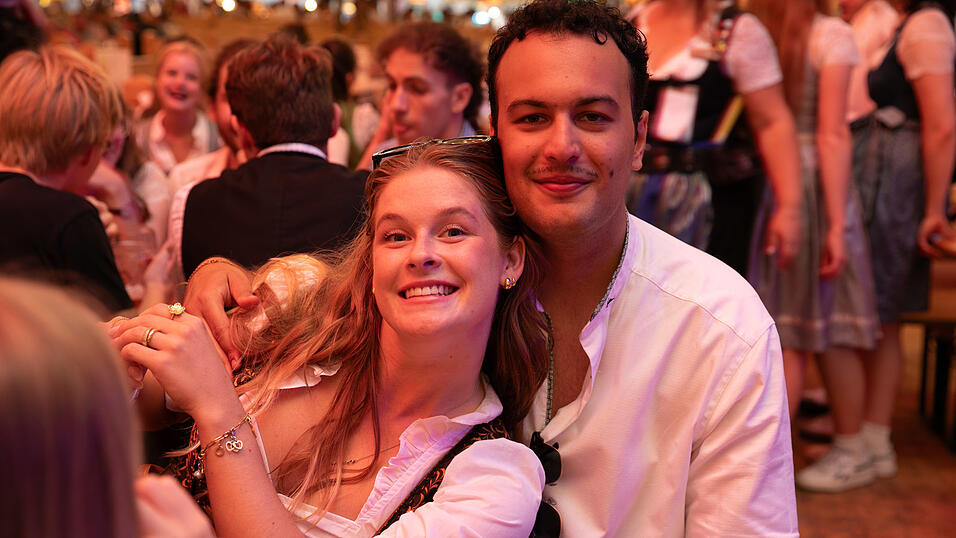 Die Partybilder vom Montag, 11. August, aus dem Festzelt Reisinger. Die Partybilder vom Montag, 11. August, aus dem Festzelt Reisinger.