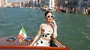 Neue Abenteuer warten auf Emily. Neue Abenteuer warten auf Emily.