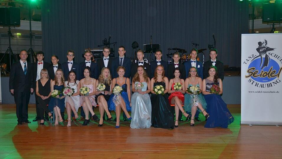 Die Bilder vom Abschlussball der Tanzschule Seidel in der Fraunhofer-Halle am 28. November. Die Bilder vom Abschlussball der Tanzschule Seidel in der Fraunhofer-Halle am 28. November.