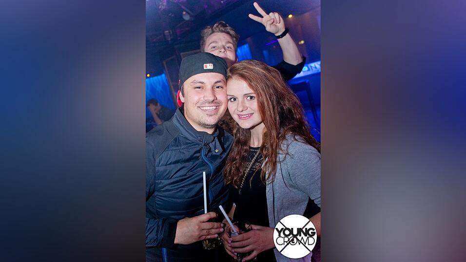 Bei der 'Young & Crowd'-Veranstaltung in der Diskothek Onyx wurde am Freitag ausgelassen gefeiert. Bei der 'Young & Crowd'-Veranstaltung in der Diskothek Onyx wurde am Freitag ausgelassen gefeiert.