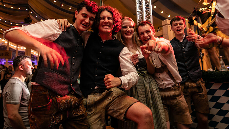 Die Partybilder vom Freitag, 15. August, aus dem Festzelt Reisinger. Die Partybilder vom Freitag, 15. August, aus dem Festzelt Reisinger.