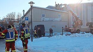 Im Dezember 2023 war der Schnee zu schwer für das Dach. Im Dezember 2023 war der Schnee zu schwer für das Dach.