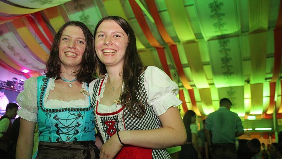 Auch am Samstagabend strömten viele Landshuter zur Dult. Auch am Samstagabend strömten viele Landshuter zur Dult.