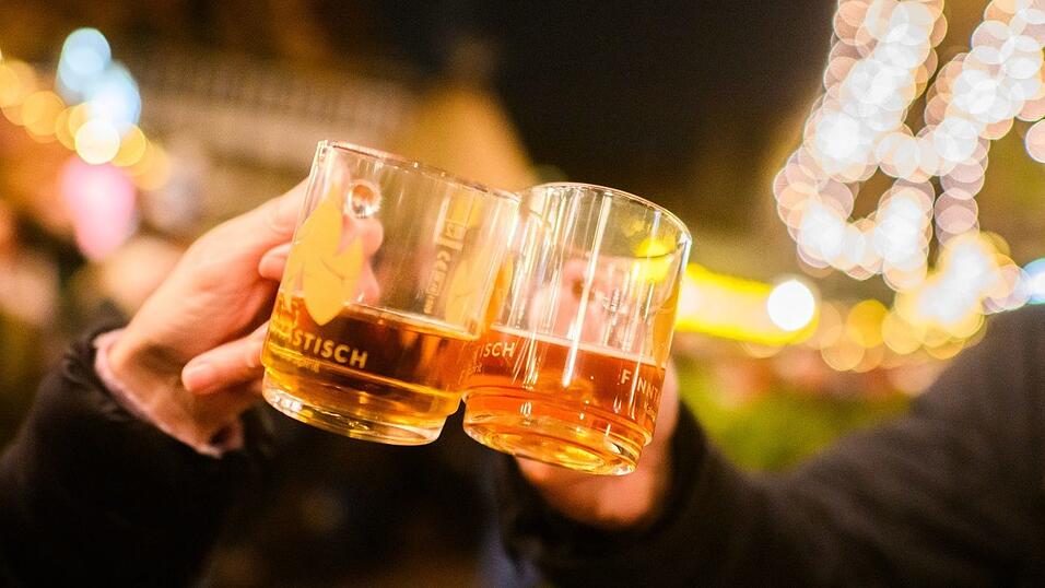 Auf der Skihütte wärmt man sich gern mit Alkoholischem. (Symbolbild)