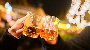 Auf der Skihütte wärmt man sich gern mit Alkoholischem. (Symbolbild)