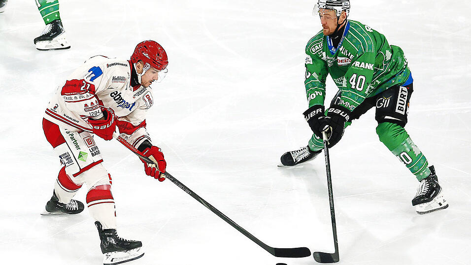 Kaum ein Durchkommen: Weil die Bietigheim Steelers diszipliniert und giftig verteidigten, tat sich die EVL-Offensive um David Stieler (links) schwer damit, sich zwingende Torchancen zu erspielen - und wurde vor allem mit starken Einzelaktionen gefährlich. Kaum ein Durchkommen: Weil die Bietigheim Steelers diszipliniert und giftig verteidigten, tat sich die EVL-Offensive um David Stieler (links) schwer damit, sich zwingende Torchancen zu erspielen - und wurde vor allem mit starken Einzelaktionen gefährlich.