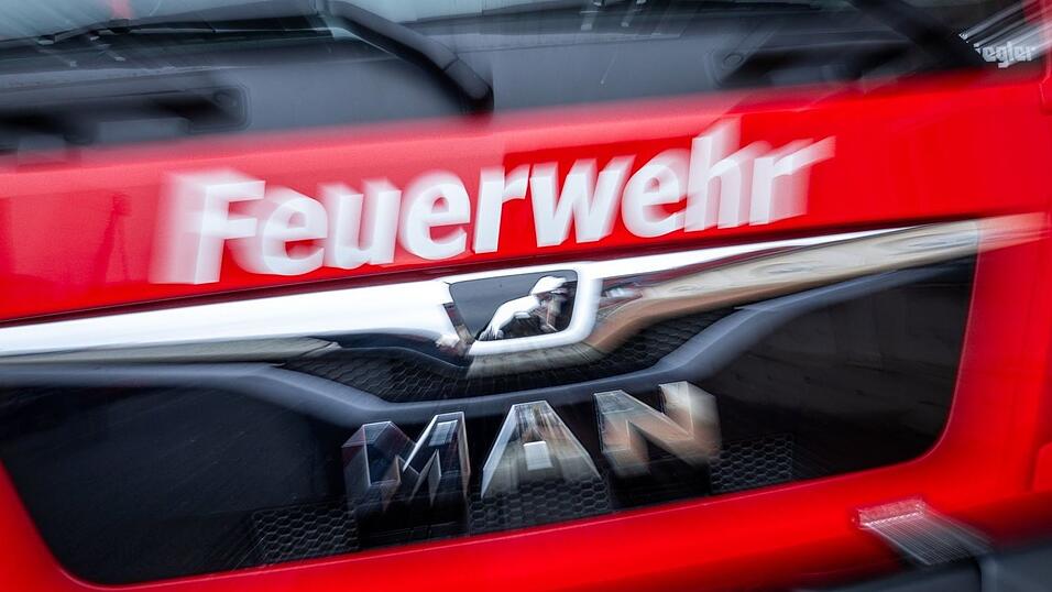 Bei einem Brand in einem Mehrfamilienhaus im Landkreis Bamberg ist ein 64-J&auml;hriger schwer verletzt worden. (Symbolbild)