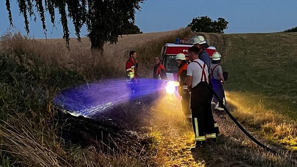 Es bestehe kein Zweifel, dass der Angeklagte an diesem Tag das Glimmfeuer verursacht und angefacht hat: Vor Gericht musste sich ein 37-Jähriger wegen versuchten Brandstiftung verantworten. Er soll am 19. Juli bei Postau das Feuer verursacht haben. Es bestehe kein Zweifel, dass der Angeklagte an diesem Tag das Glimmfeuer verursacht und angefacht hat: Vor Gericht musste sich ein 37-Jähriger wegen versuchten Brandstiftung verantworten. Er soll am 19. Juli bei Postau das Feuer verursacht haben.