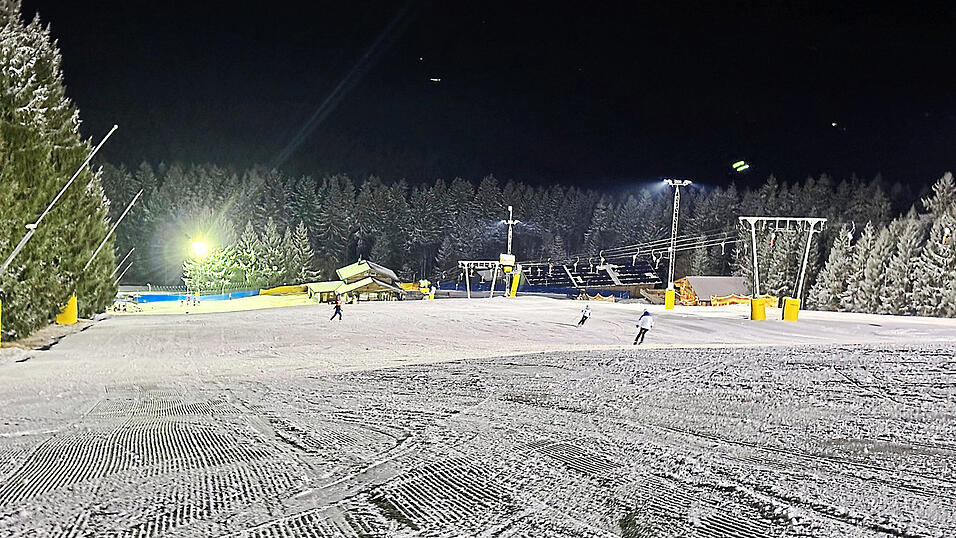 Die Predigtstuhl-Arena - hier beim Flutlichtabend Ende Februar - hatte noch bis vor einer Woche offen.