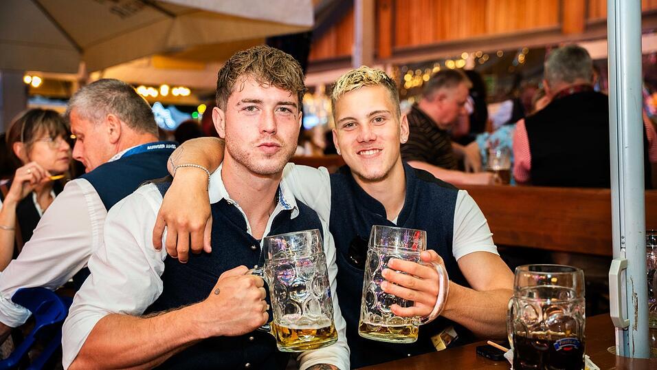 Die Partybilder vom Montag, 17. August, aus dem Festzelt Reisinger. Die Partybilder vom Montag, 17. August, aus dem Festzelt Reisinger.