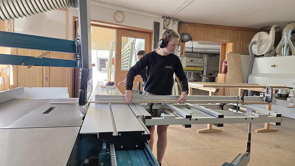 Corinna Obermeier sch&auml;tzt an ihrer Arbeit auch die modernen Maschinen, die die k&ouml;rperliche Arbeit erleichtern.