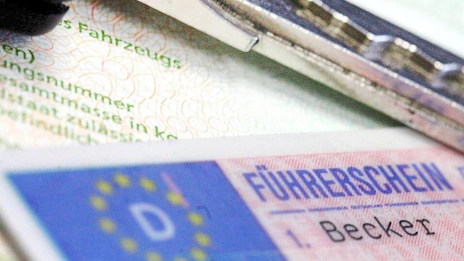Wer die Fahrprüfung bestanden hat, muss mitunter dreieinhalb Monate auf den ersehnten Führerschein warten. Wer die Fahrprüfung bestanden hat, muss mitunter dreieinhalb Monate auf den ersehnten Führerschein warten.