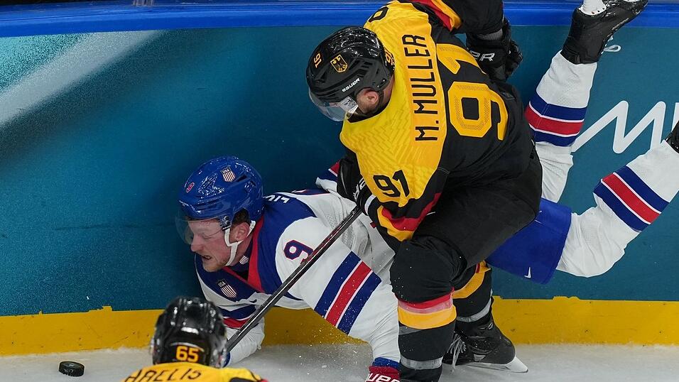 Moritz M&uuml;ller wird bei der Eishockey-WM neben statt auf dem Eis stehen. (Archivbild)