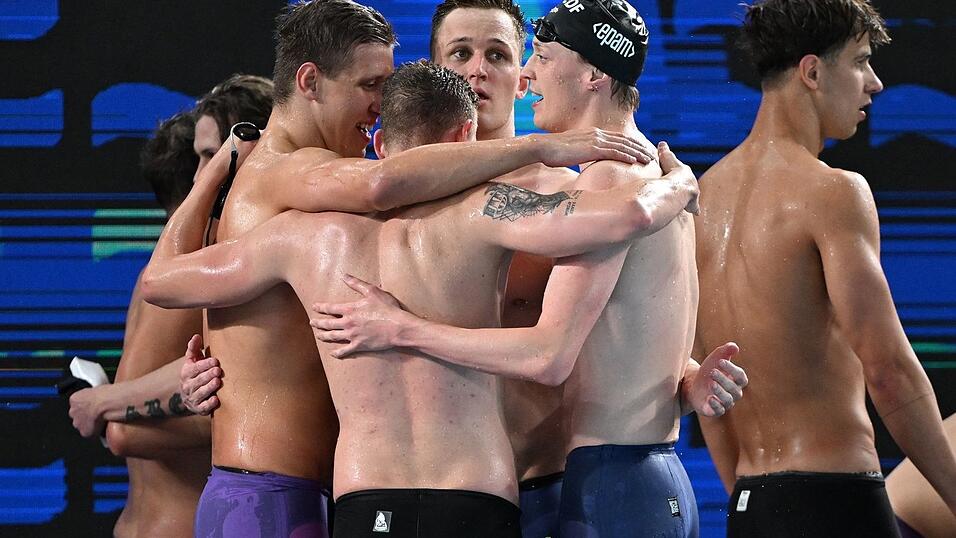 Die deutsche Mannschaft feiert den Gewinn der Bronzemedaille im Finale. Die deutsche Mannschaft feiert den Gewinn der Bronzemedaille im Finale.