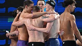 Die deutsche Mannschaft feiert den Gewinn der Bronzemedaille im Finale. Die deutsche Mannschaft feiert den Gewinn der Bronzemedaille im Finale.