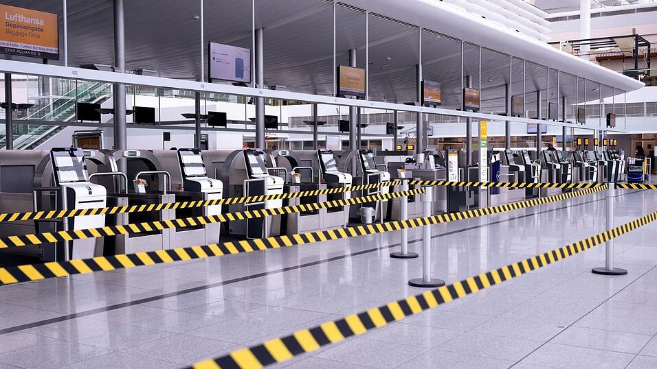 Am Flughafen München ist sehr wenig los. Am Flughafen München ist sehr wenig los.