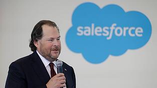Die Vision von Salesforce-Chef Marc Benioff ist, den Kundendienst mit Hilfe von KI umzukrempeln. (Archivbild)