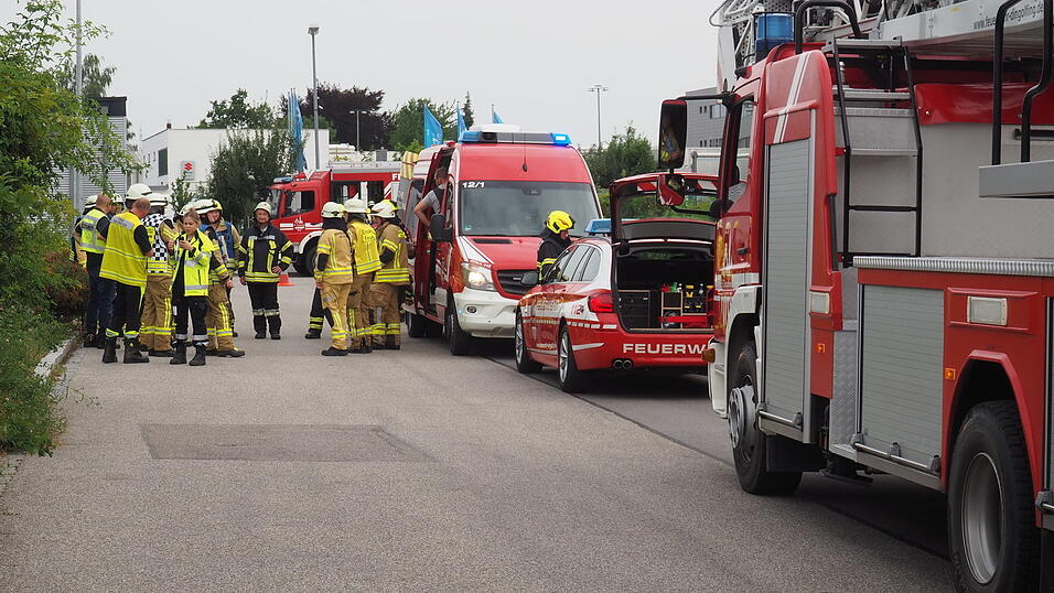 Die Einsatzkräfte rückten am Samstag zu einem Brand in einem Dingolfinger Supermarkt aus. 