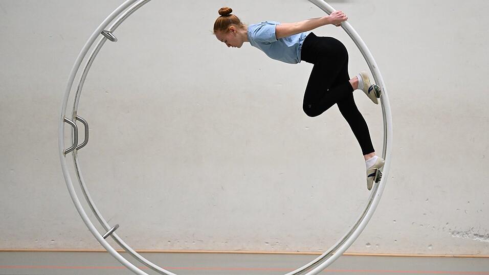 Rhönradturnen verlangt eine außergewöhnliche Kombination aus Kraft, Balance, Körperspannung, Orientierungssinn und Beweglichkeit.