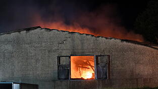 Das Feuer brach wohl in einem leerstehenden Teil der Anlage aus. 