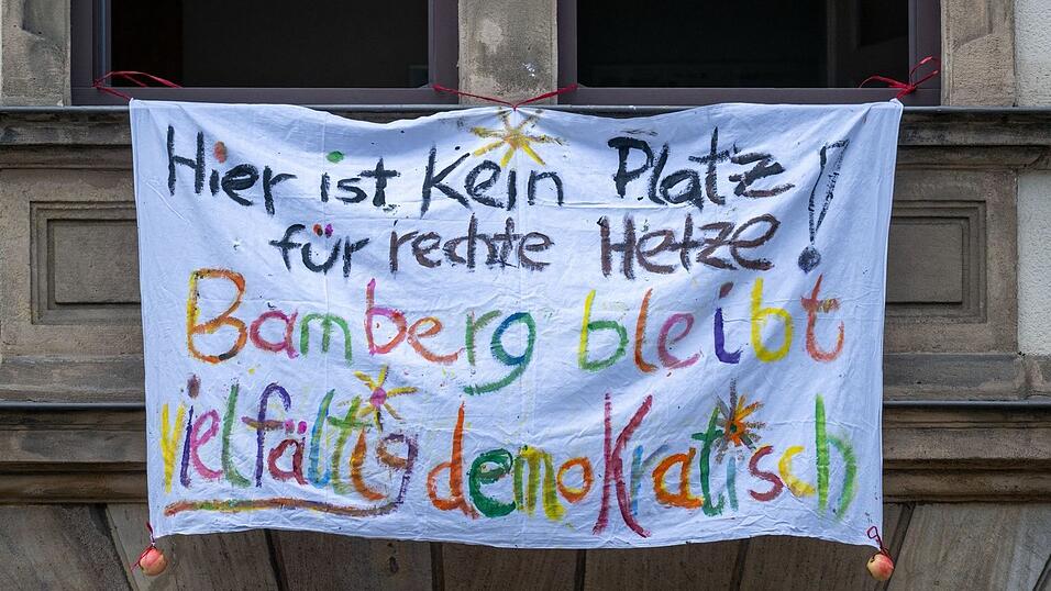 Rund 4.000 Menschen demonstrieren in Bamberg gegen Rechts. Rund 4.000 Menschen demonstrieren in Bamberg gegen Rechts.