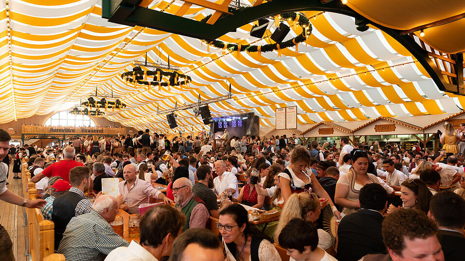 Die Partybilder vom Freitag, 16. August, aus dem Festzelt Nothaft. Die Partybilder vom Freitag, 16. August, aus dem Festzelt Nothaft.