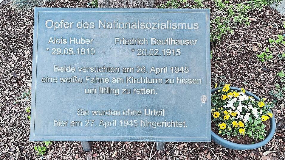 2012 wurde f&uuml;r Alois Huber und Friedrich Beutlhauser vom Verein 'Freunde Ittling' eine Gedenktafel aufgestellt. Weinzierl war Zeuge der Hinrichtung.